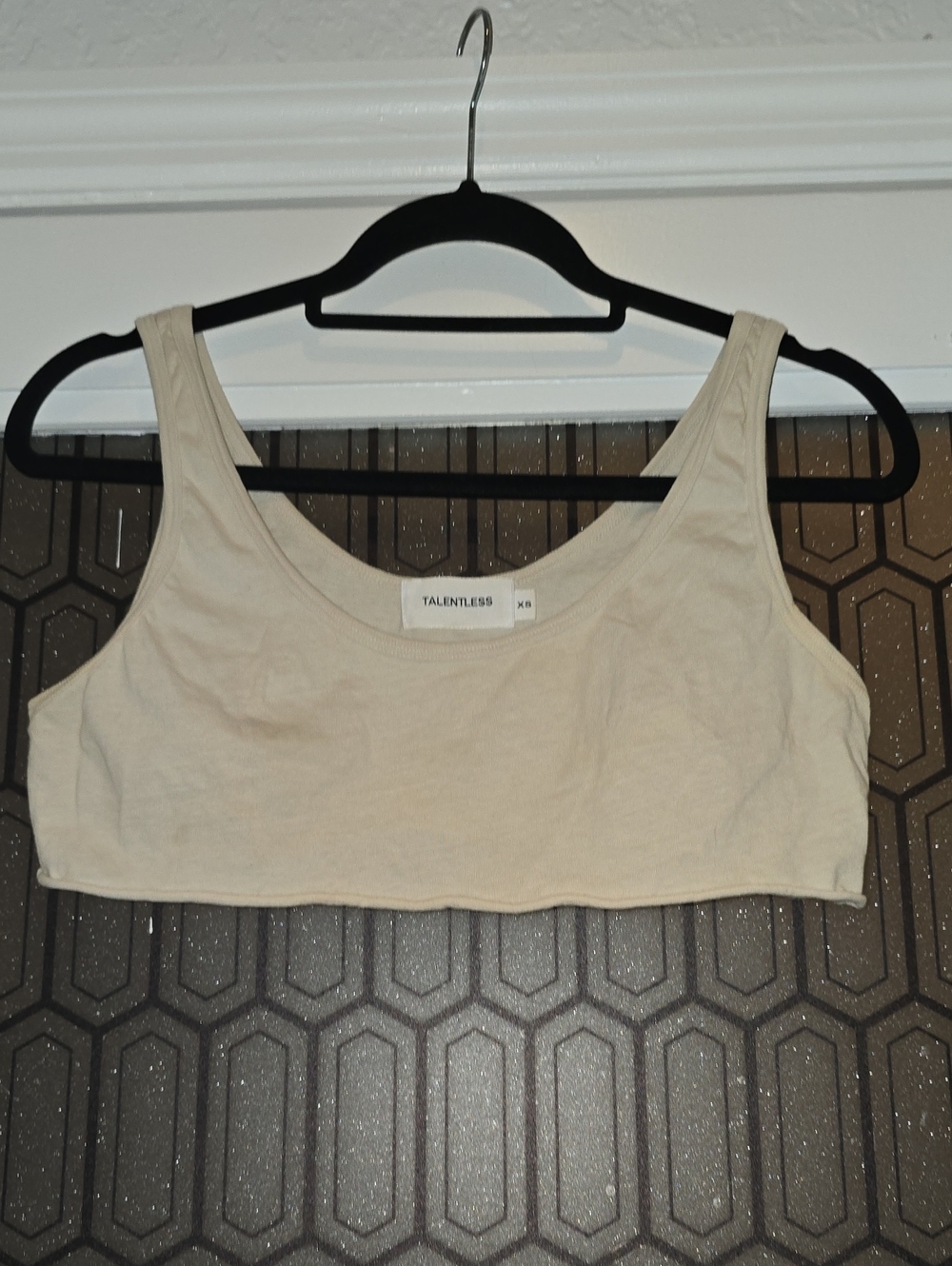 TALENTLESS Neutral Cream Scoop Crop Tank